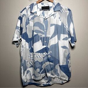 Abercrombie and Fitch Men Camp Shirt Medium White Blue Abstract Short Sleeve